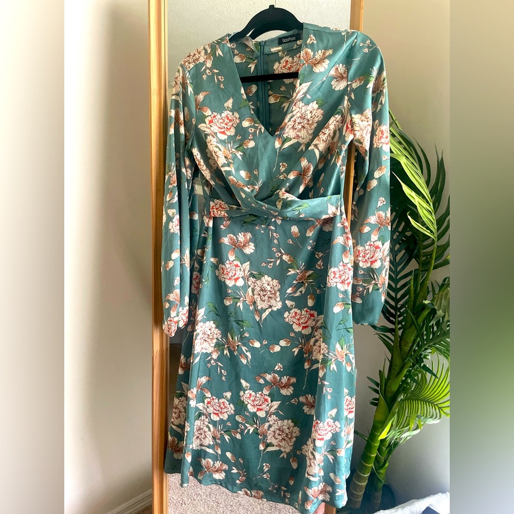 Silk Floral Boohoo MIDI Dress *Barely Worn*
